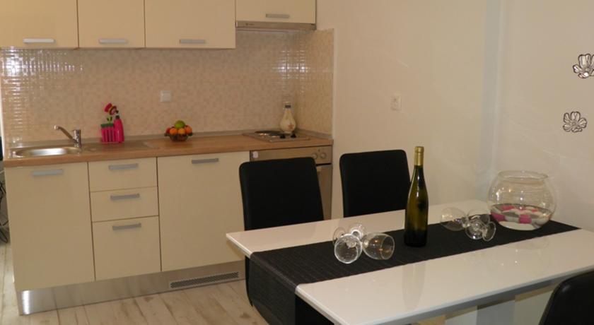 Apartment Leptir Podstrana Bilik gambar