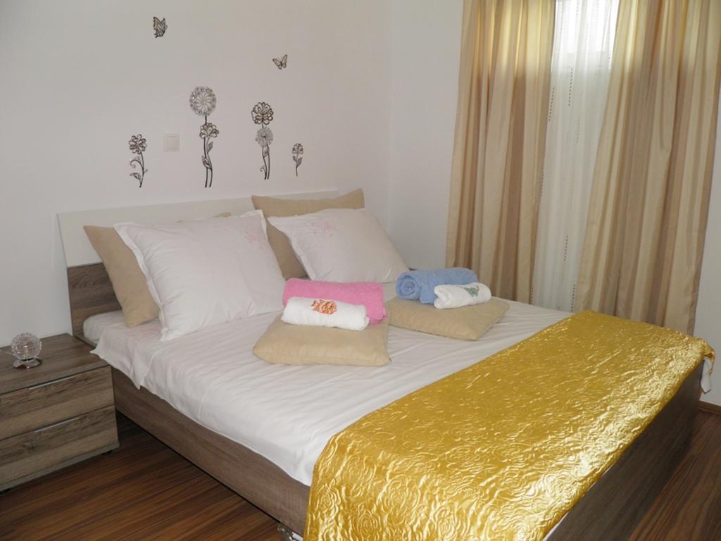 Apartment Leptir Podstrana Bilik gambar