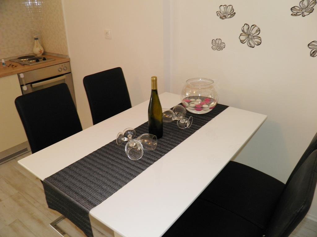 Apartment Leptir Podstrana Bilik gambar