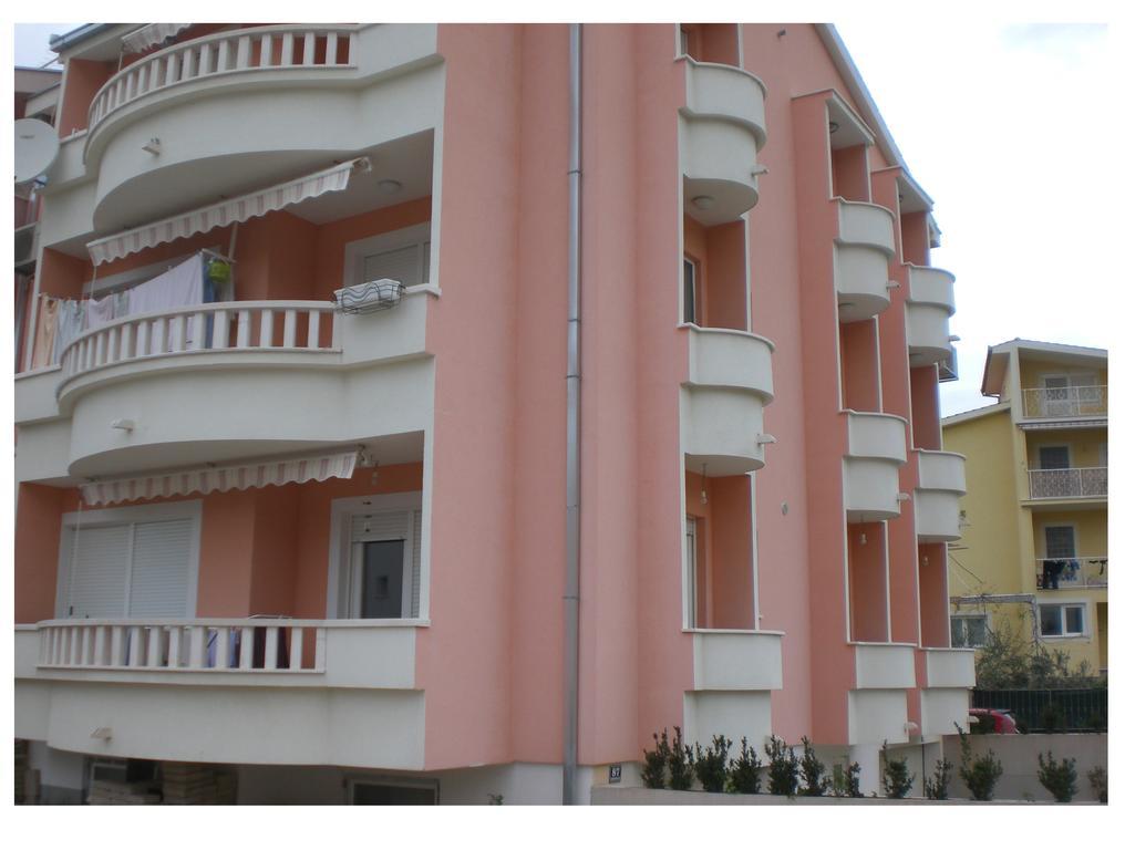 Apartment Leptir Podstrana Bilik gambar
