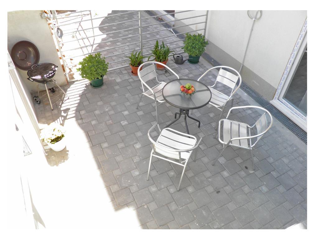Apartment Leptir Podstrana Bilik gambar