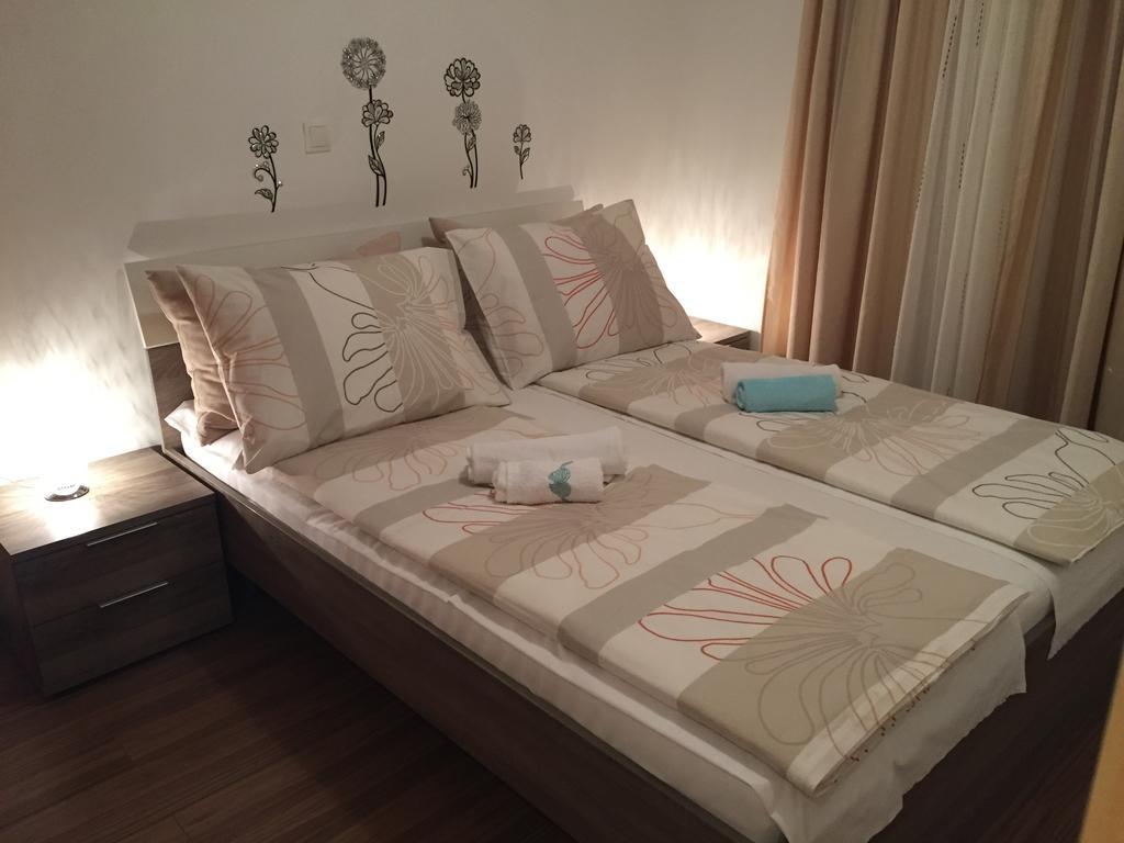 Apartment Leptir Podstrana Luaran gambar